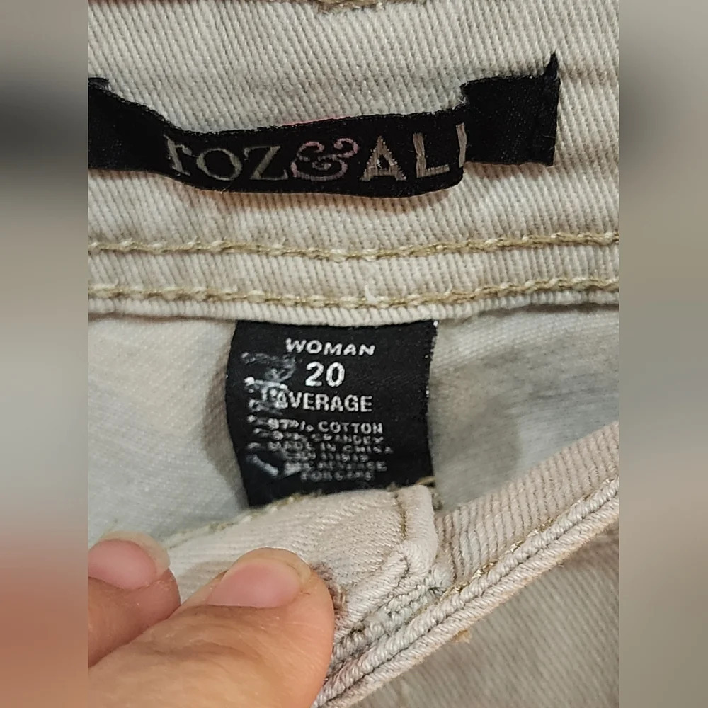 Roz & Ali tan pants with mid-rise fit and decor on back pockets Size 20 Average - Picture 7 of 7